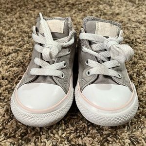 Sz 7 toddler Converse